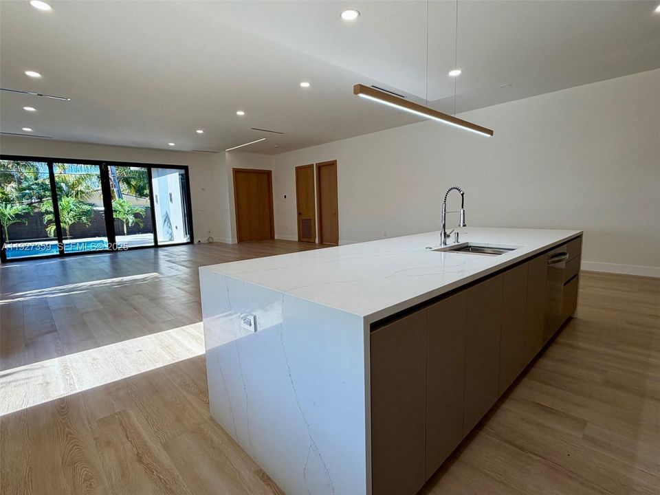 На продажу: $2,175,000 (4 спален, 3 ванн, 0 Квадратных фут)