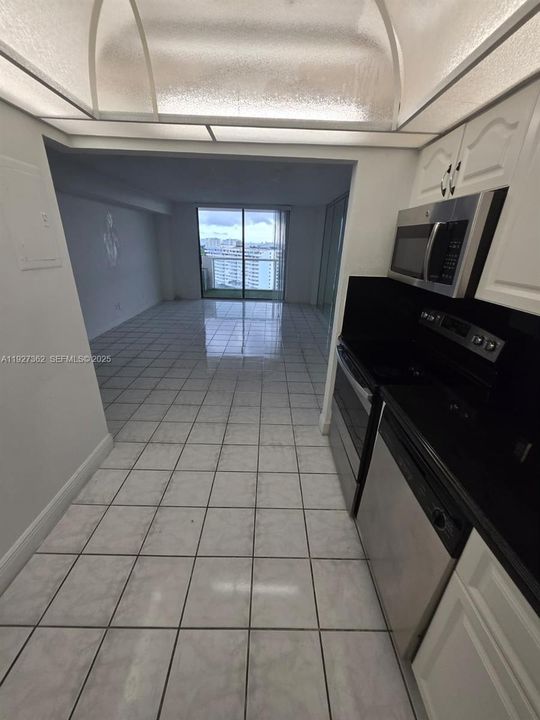 For Rent: $1,700 (1 beds, 1 baths, 740 Square Feet)