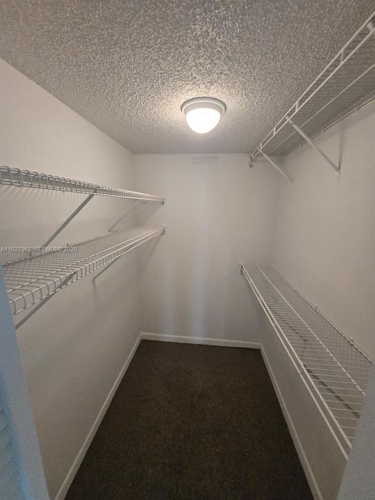 For Rent: $1,700 (1 beds, 1 baths, 740 Square Feet)