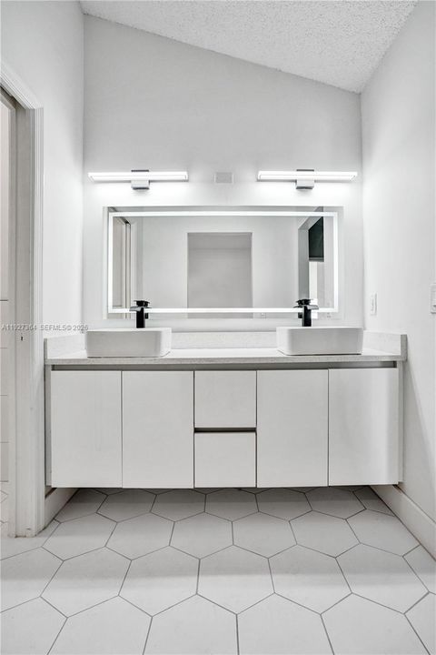 На продажу: $790,000 (4 спален, 3 ванн, 2667 Квадратных фут)