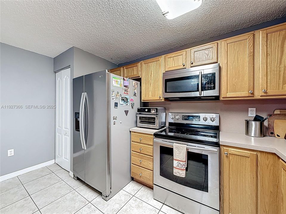 В аренду: $3,300 (3 спален, 2 ванн, 1687 Квадратных фут)