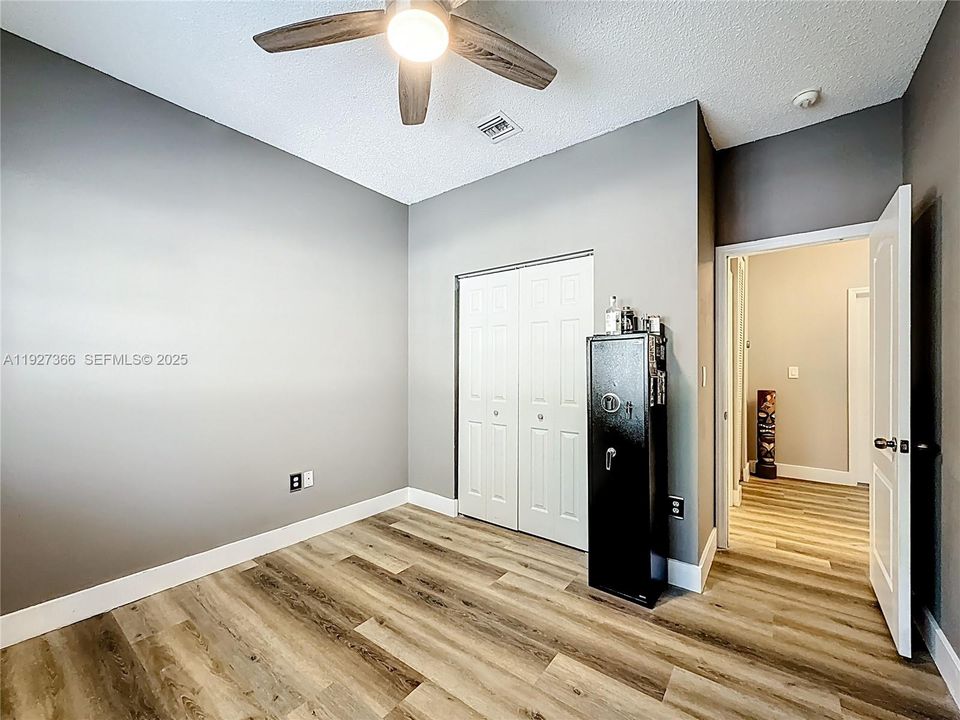 В аренду: $3,300 (3 спален, 2 ванн, 1687 Квадратных фут)