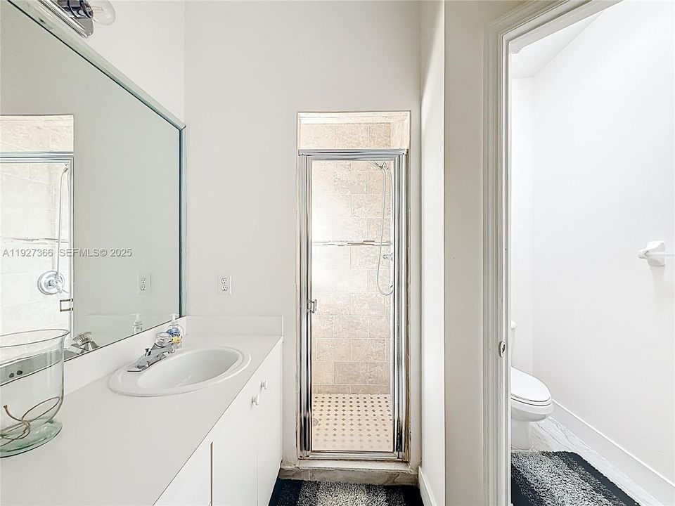 В аренду: $3,300 (3 спален, 2 ванн, 1687 Квадратных фут)