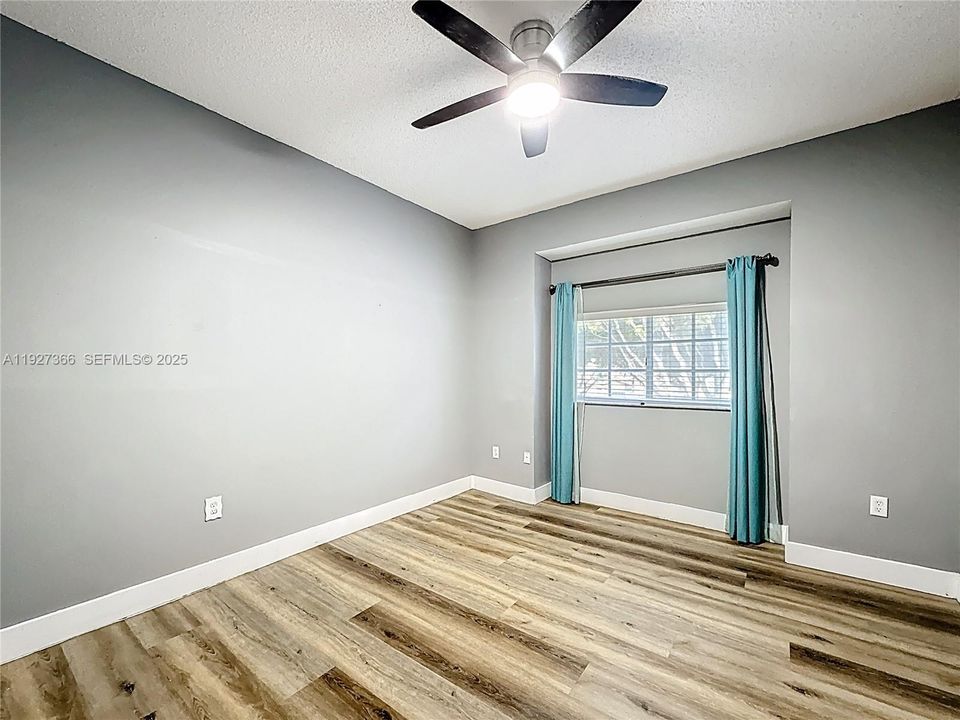 В аренду: $3,300 (3 спален, 2 ванн, 1687 Квадратных фут)