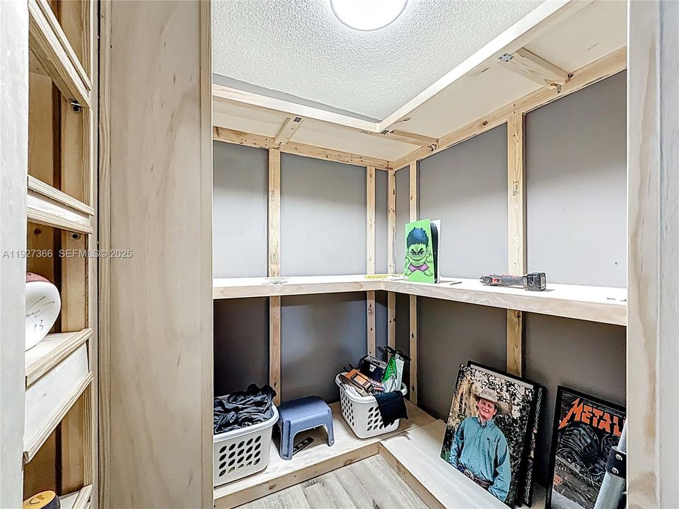 В аренду: $3,300 (3 спален, 2 ванн, 1687 Квадратных фут)