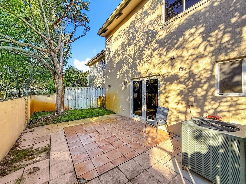 В аренду: $3,300 (3 спален, 2 ванн, 1687 Квадратных фут)