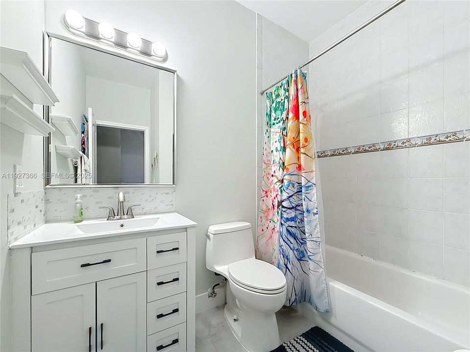 В аренду: $3,300 (3 спален, 2 ванн, 1687 Квадратных фут)