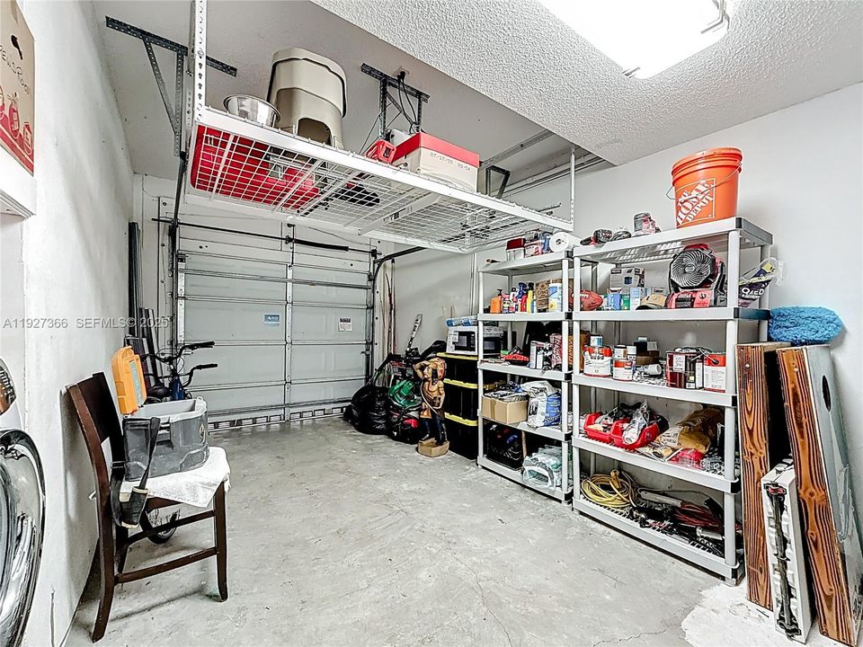 В аренду: $3,300 (3 спален, 2 ванн, 1687 Квадратных фут)