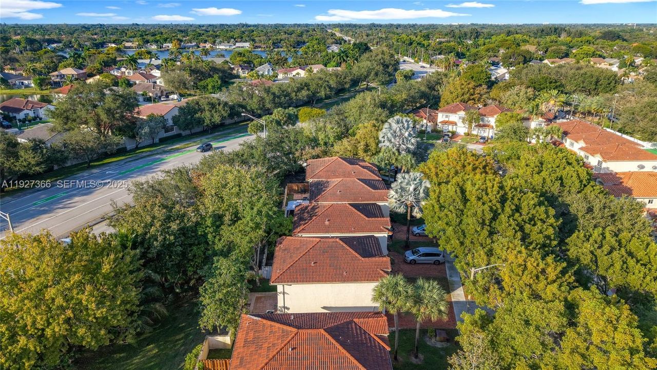 В аренду: $3,300 (3 спален, 2 ванн, 1687 Квадратных фут)