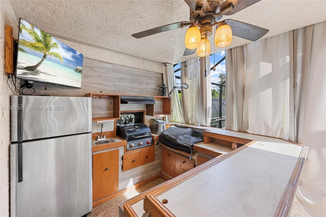 For Sale: $750,000 (4 beds, 3 baths, 2262 Square Feet)