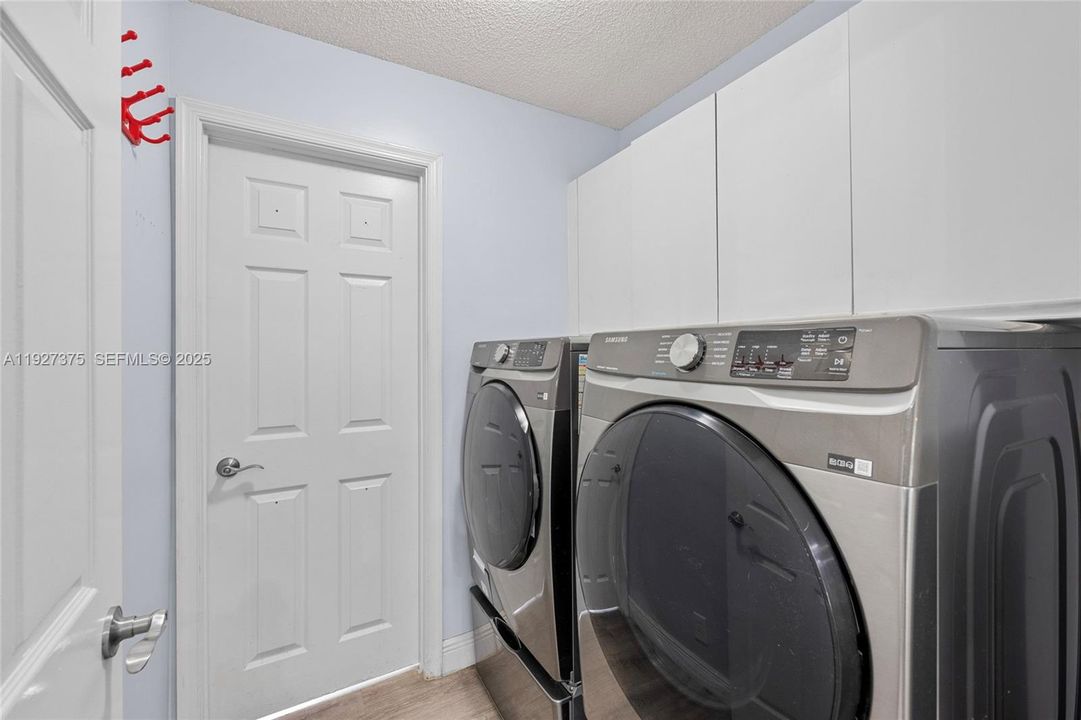 For Sale: $750,000 (4 beds, 3 baths, 2262 Square Feet)