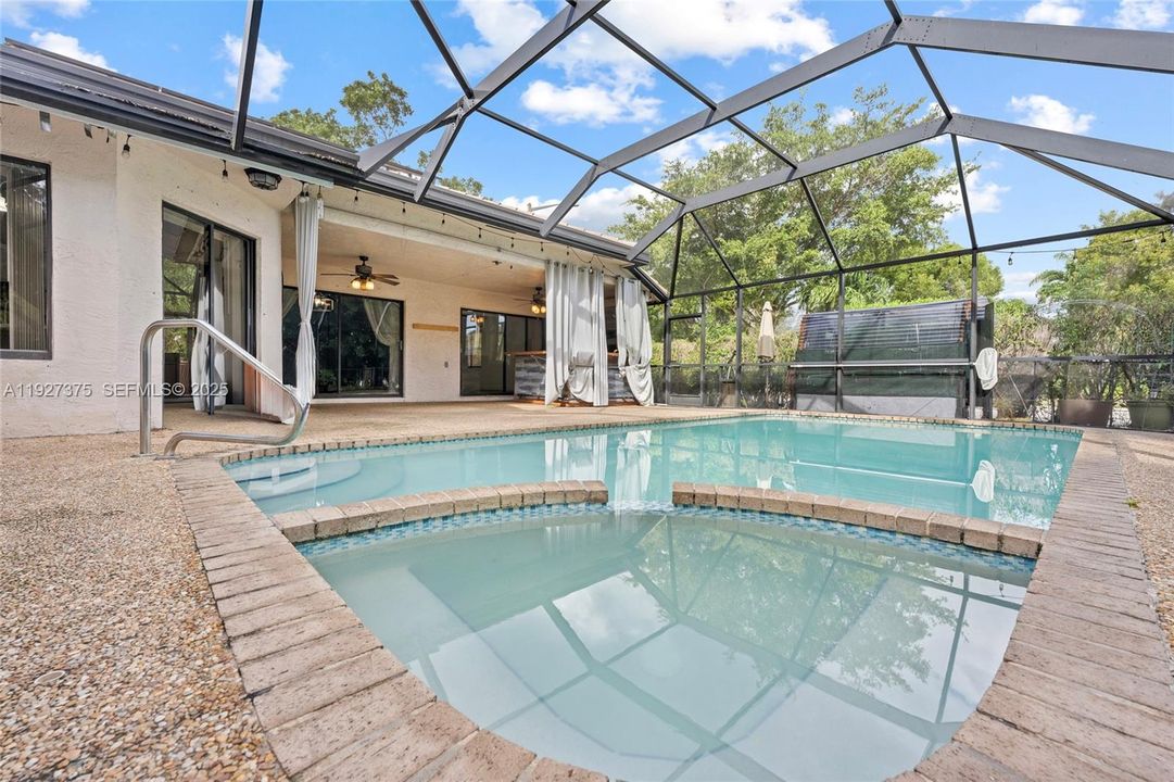 For Sale: $750,000 (4 beds, 3 baths, 2262 Square Feet)