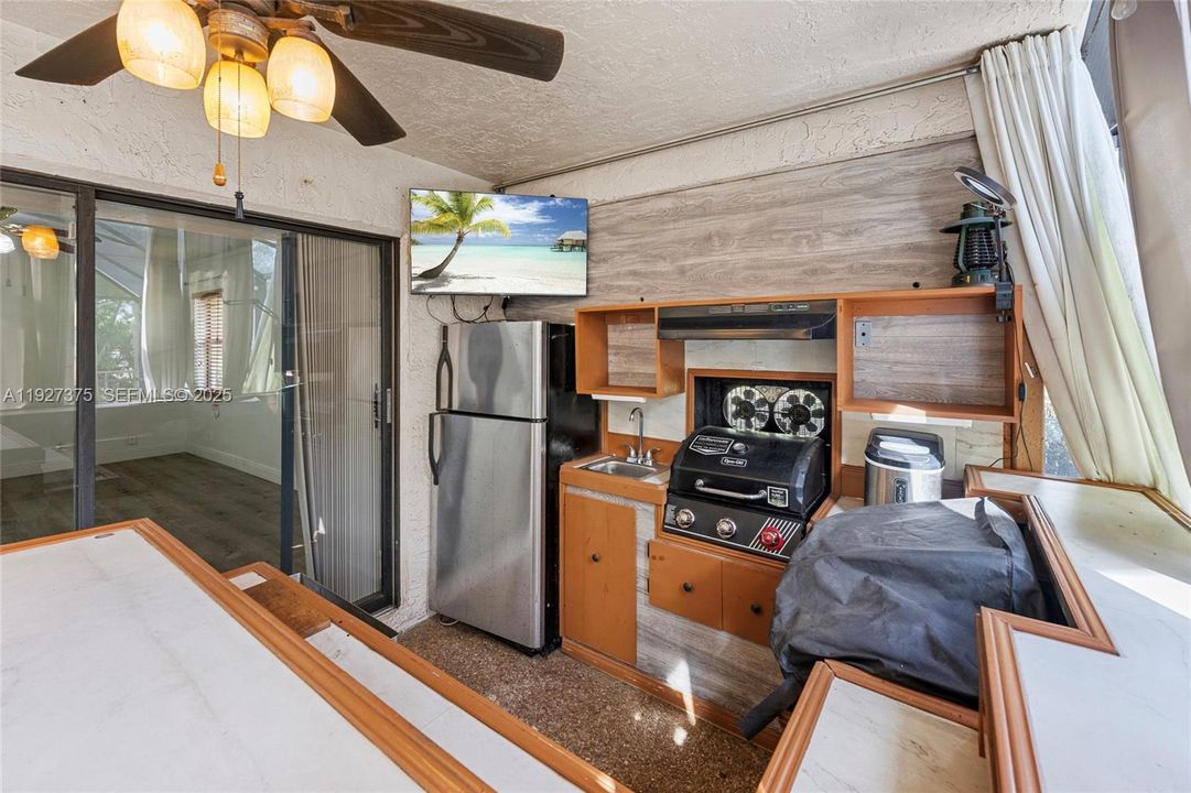 For Sale: $750,000 (4 beds, 3 baths, 2262 Square Feet)