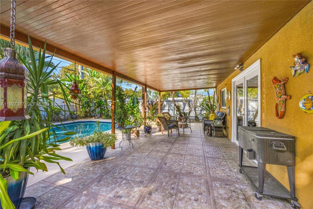 For Sale: $730,000 (3 beds, 2 baths, 2120 Square Feet)