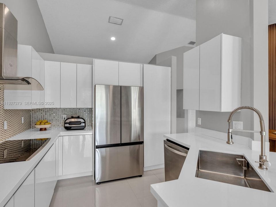 En Renta: $4,600 (3 camas, 2 baños, 1672 Pies cuadrados)