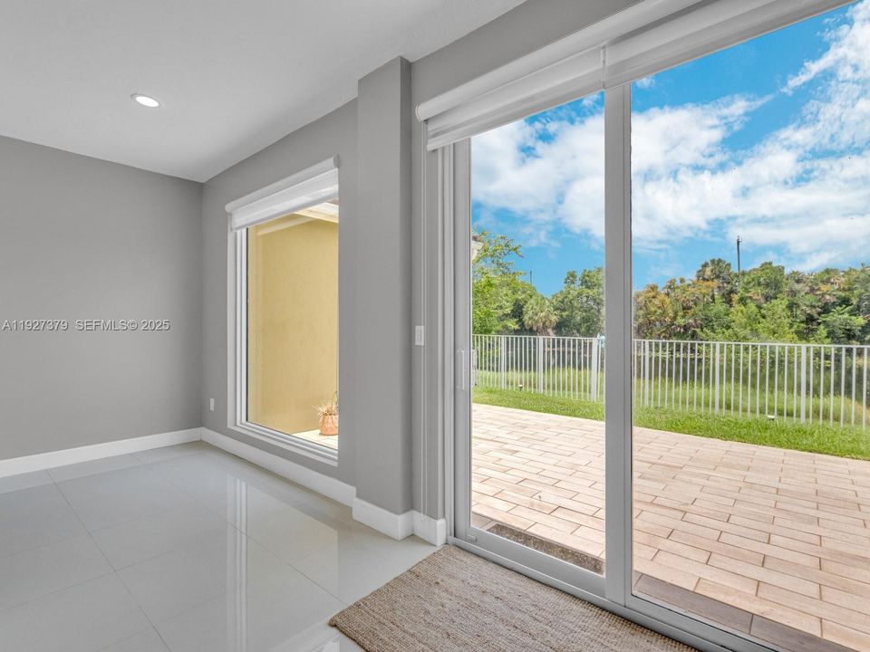 En Renta: $4,600 (3 camas, 2 baños, 1672 Pies cuadrados)