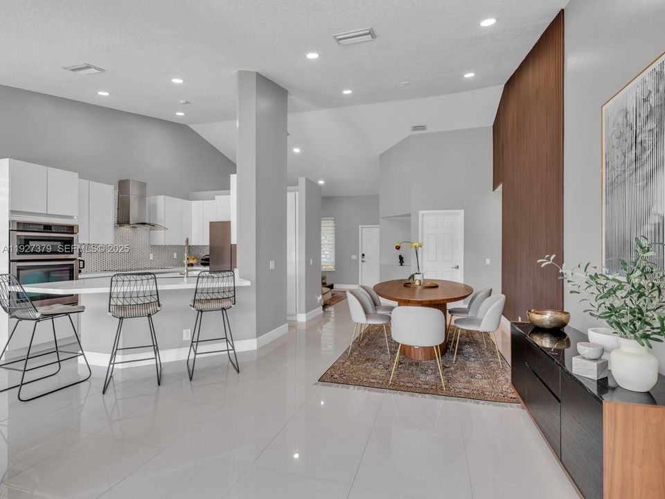 En Renta: $4,600 (3 camas, 2 baños, 1672 Pies cuadrados)