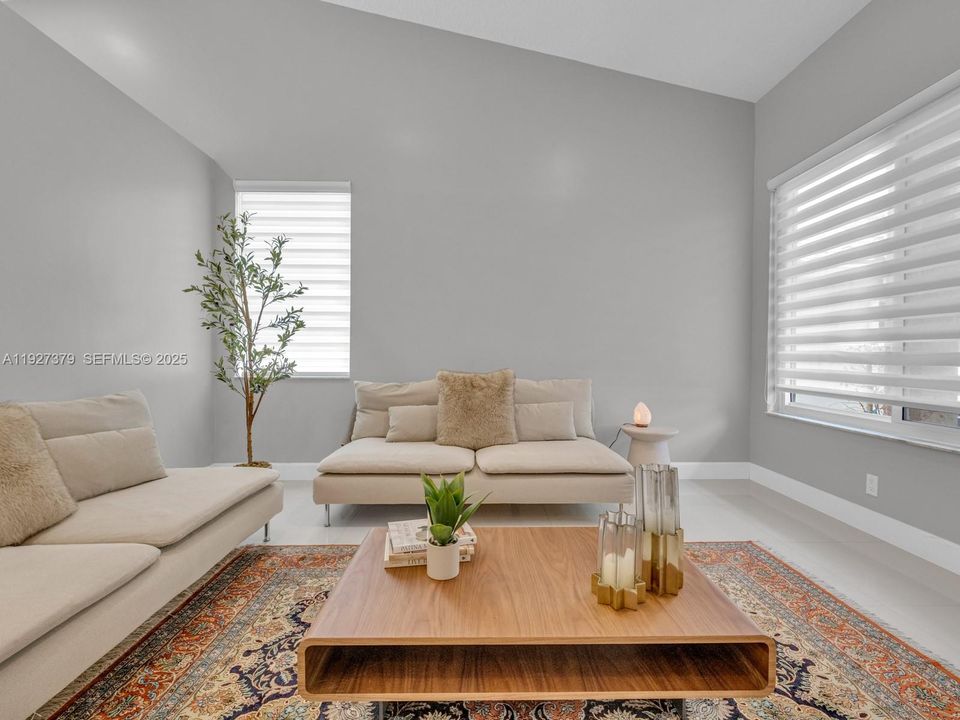 En Renta: $4,600 (3 camas, 2 baños, 1672 Pies cuadrados)