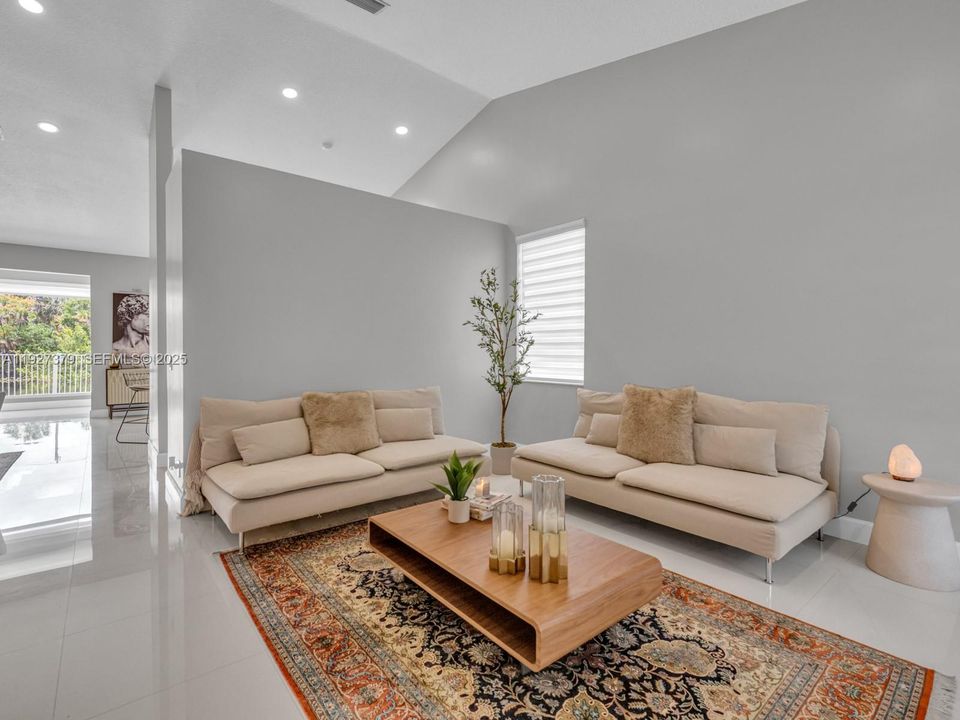 En Renta: $4,600 (3 camas, 2 baños, 1672 Pies cuadrados)