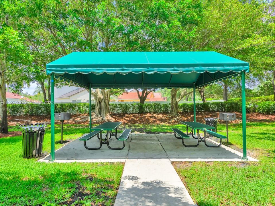 En Renta: $4,600 (3 camas, 2 baños, 1672 Pies cuadrados)