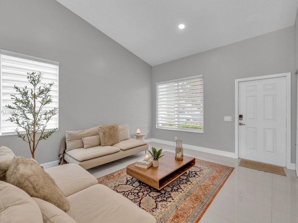 En Renta: $4,600 (3 camas, 2 baños, 1672 Pies cuadrados)