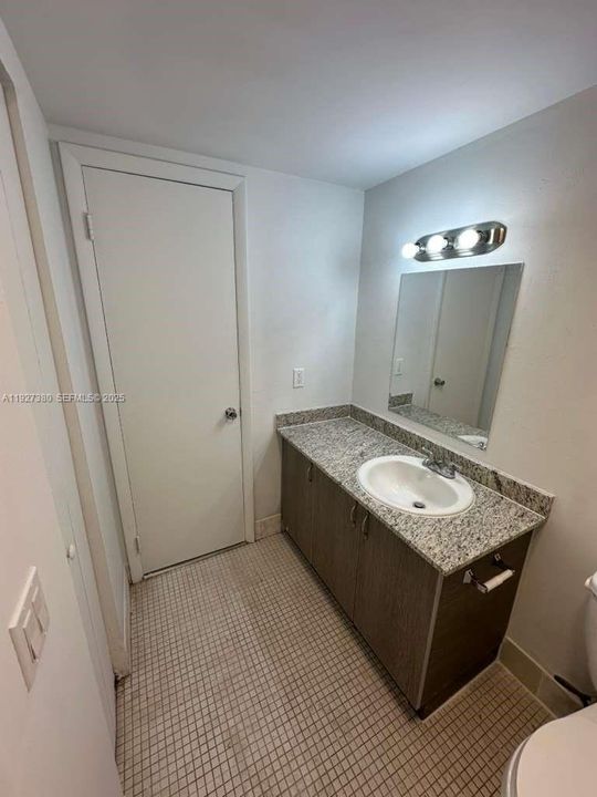 出租: $1,500 (1 贝兹, 1 浴室, 840 平方英尺)