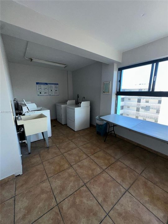 出租: $1,500 (1 贝兹, 1 浴室, 840 平方英尺)