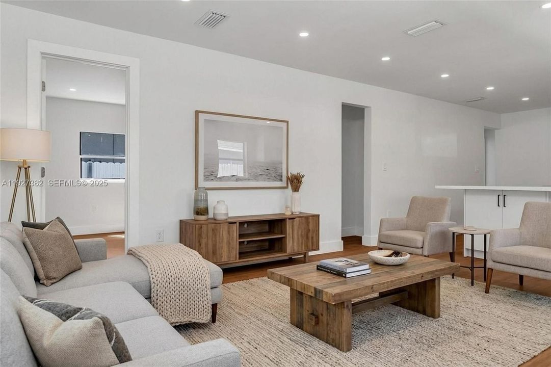 For Sale: $569,000 (5 beds, 3 baths, 1248 Square Feet)