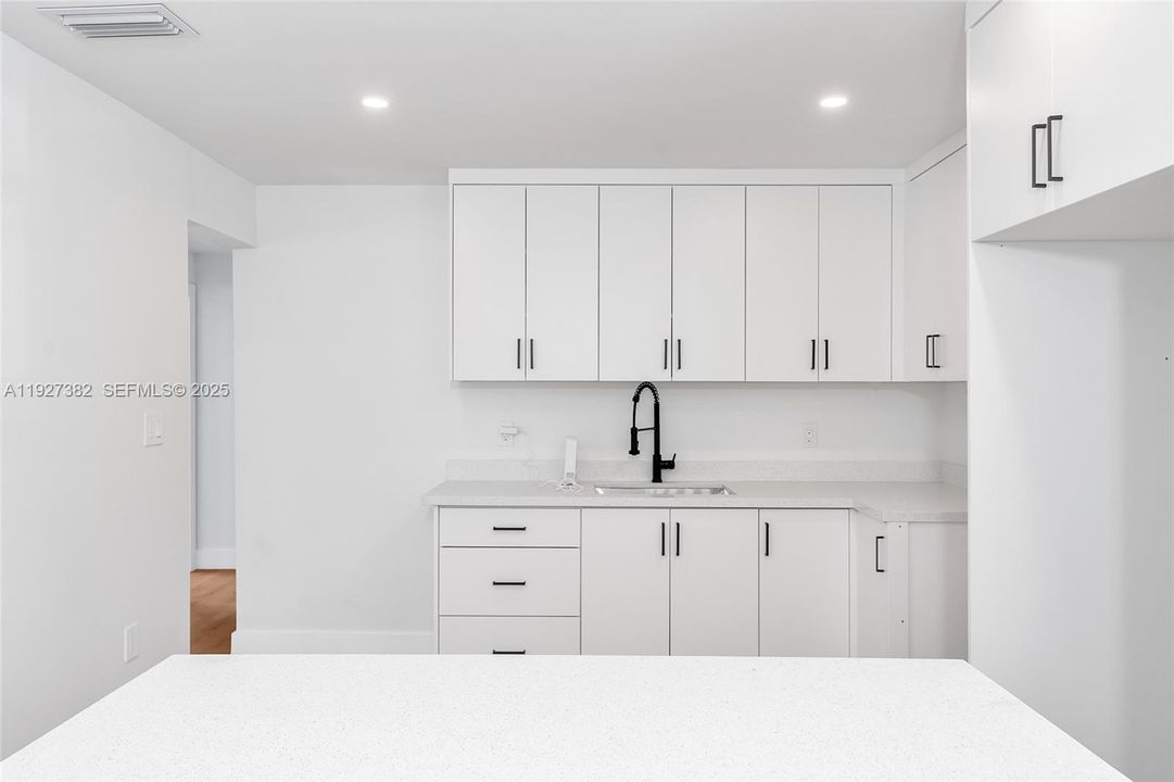 For Sale: $569,000 (5 beds, 3 baths, 1248 Square Feet)