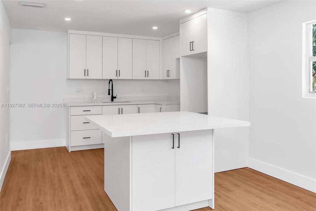 For Sale: $569,000 (5 beds, 3 baths, 1248 Square Feet)