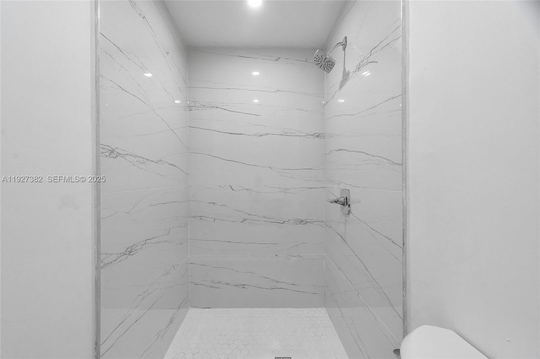 For Sale: $569,000 (5 beds, 3 baths, 1248 Square Feet)