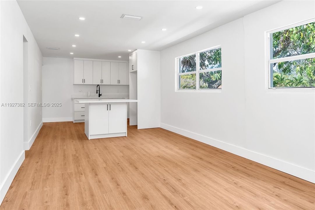 For Sale: $569,000 (5 beds, 3 baths, 1248 Square Feet)