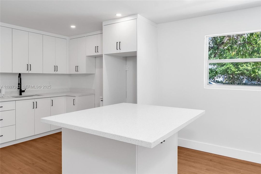 For Sale: $569,000 (5 beds, 3 baths, 1248 Square Feet)