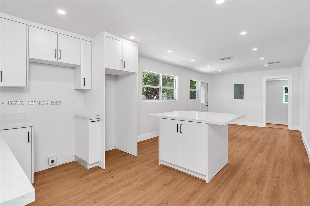 For Sale: $569,000 (5 beds, 3 baths, 1248 Square Feet)