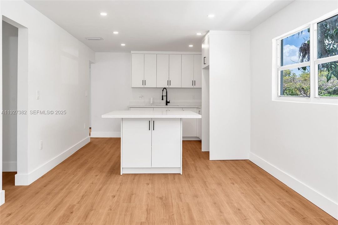 For Sale: $569,000 (5 beds, 3 baths, 1248 Square Feet)