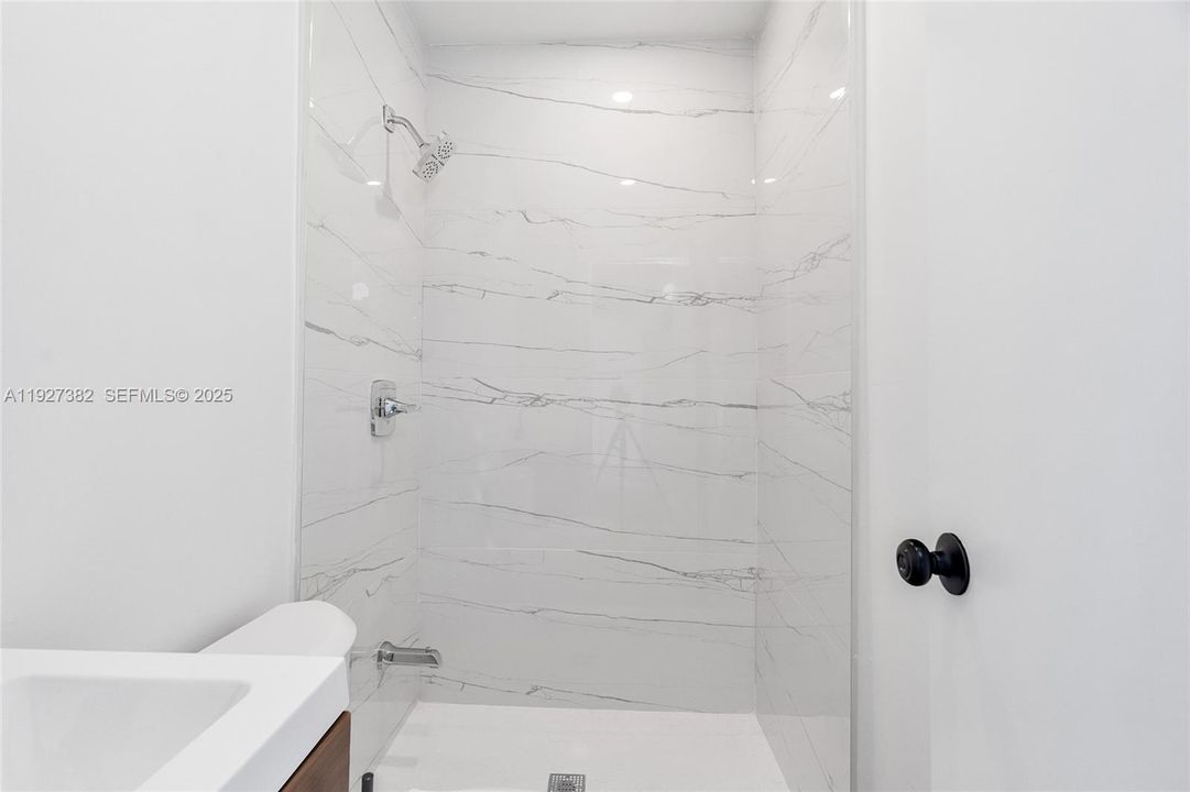 For Sale: $569,000 (5 beds, 3 baths, 1248 Square Feet)