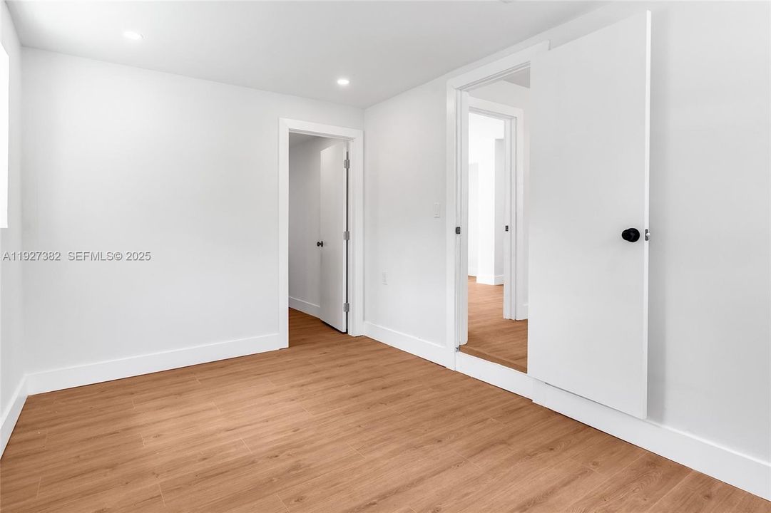 For Sale: $569,000 (5 beds, 3 baths, 1248 Square Feet)