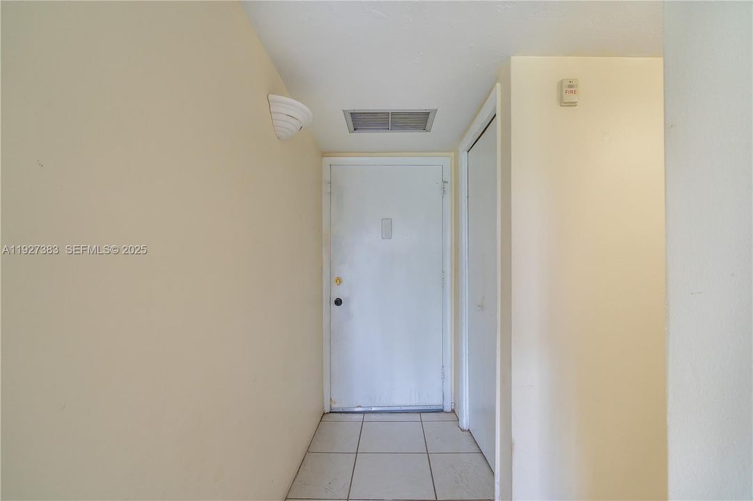 For Sale: $139,500 (1 beds, 1 baths, 768 Square Feet)