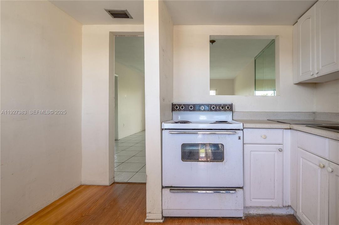 For Sale: $139,500 (1 beds, 1 baths, 768 Square Feet)