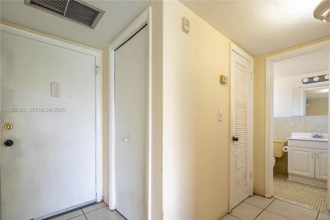 For Sale: $139,500 (1 beds, 1 baths, 768 Square Feet)