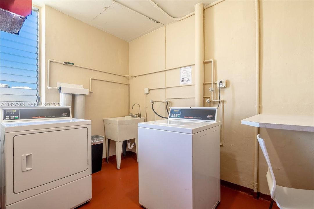 For Sale: $139,500 (1 beds, 1 baths, 768 Square Feet)