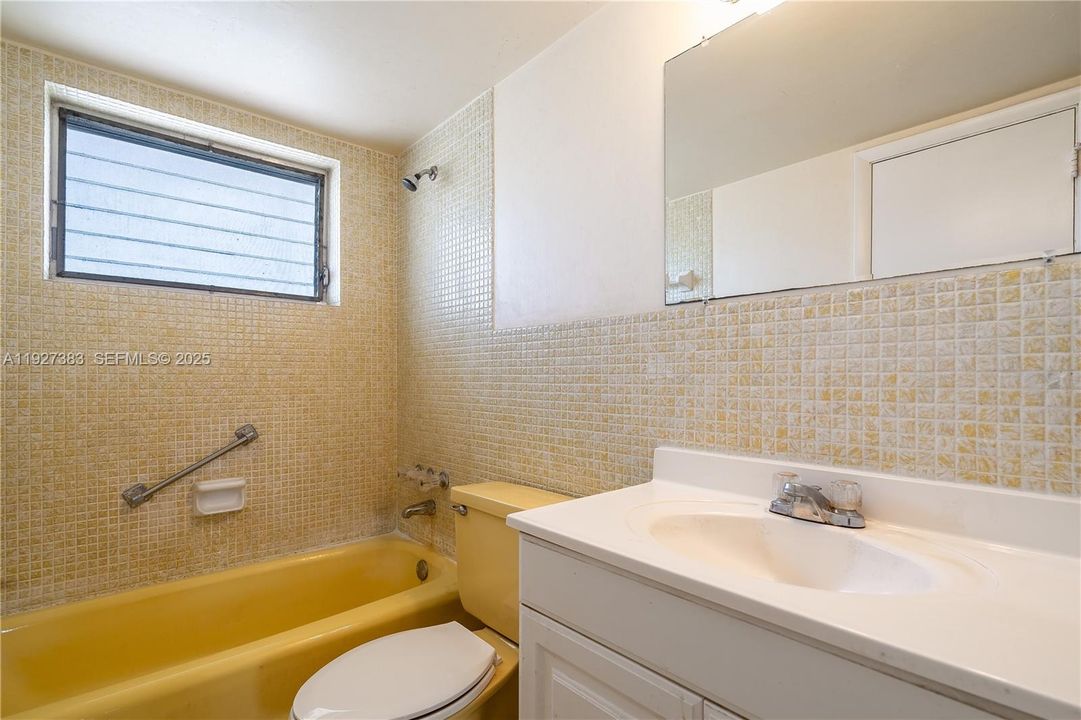 For Sale: $139,500 (1 beds, 1 baths, 768 Square Feet)
