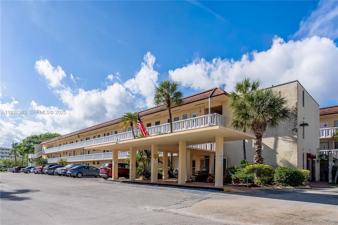 For Sale: $139,500 (1 beds, 1 baths, 768 Square Feet)