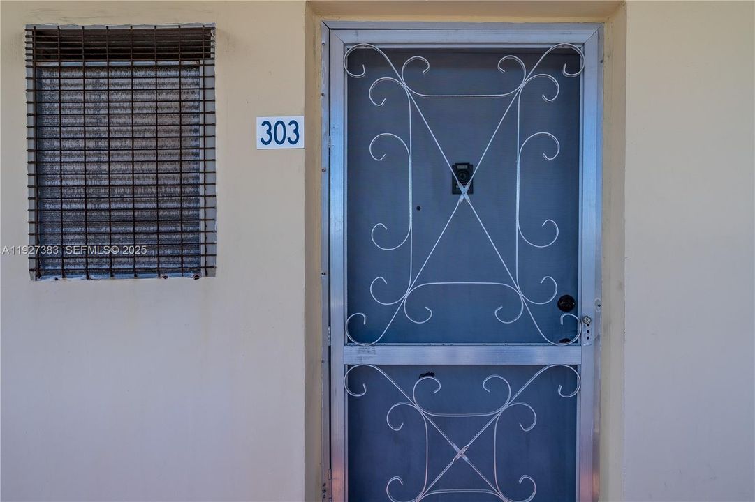 For Sale: $139,500 (1 beds, 1 baths, 768 Square Feet)