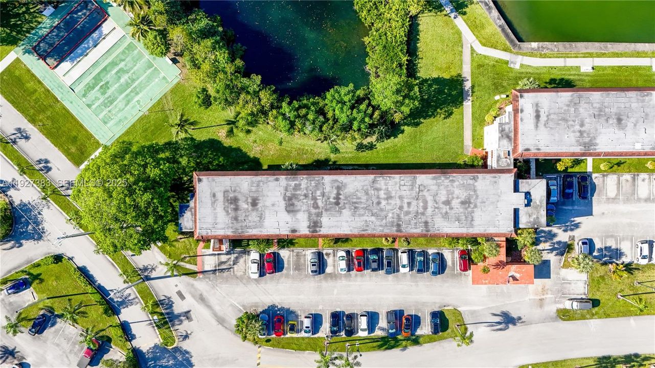 For Sale: $139,500 (1 beds, 1 baths, 768 Square Feet)