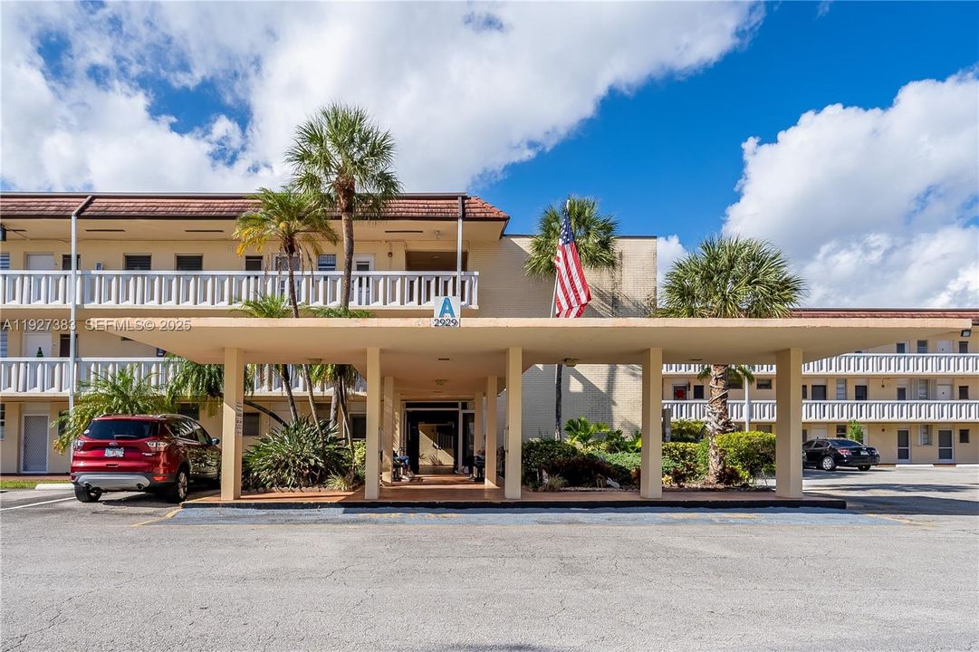 For Sale: $139,500 (1 beds, 1 baths, 768 Square Feet)