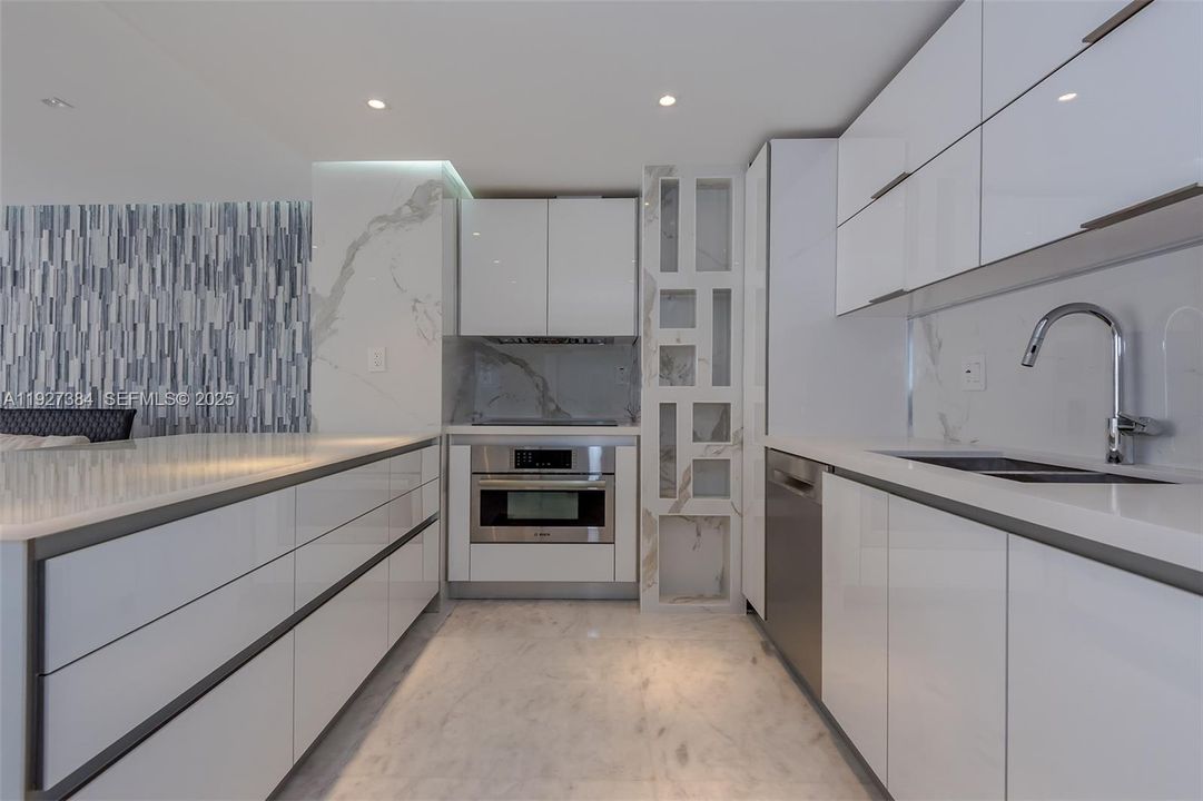 出租: $4,000 (1 贝兹, 2 浴室, 1278 平方英尺)