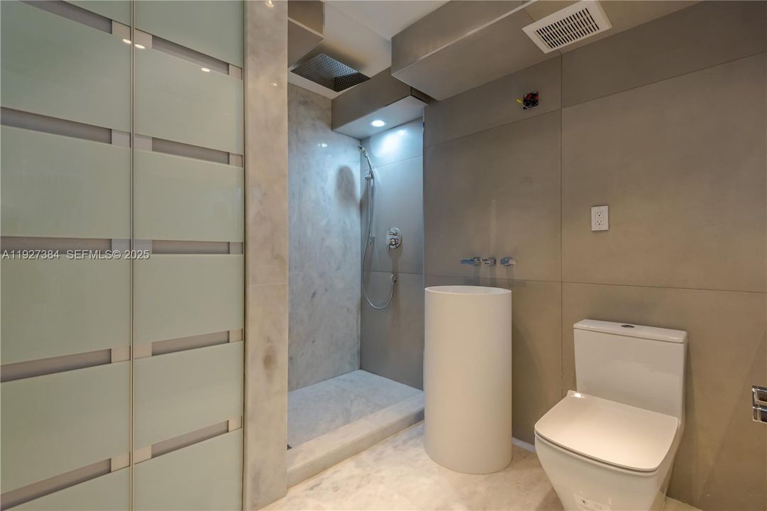 出租: $4,000 (1 贝兹, 2 浴室, 1278 平方英尺)