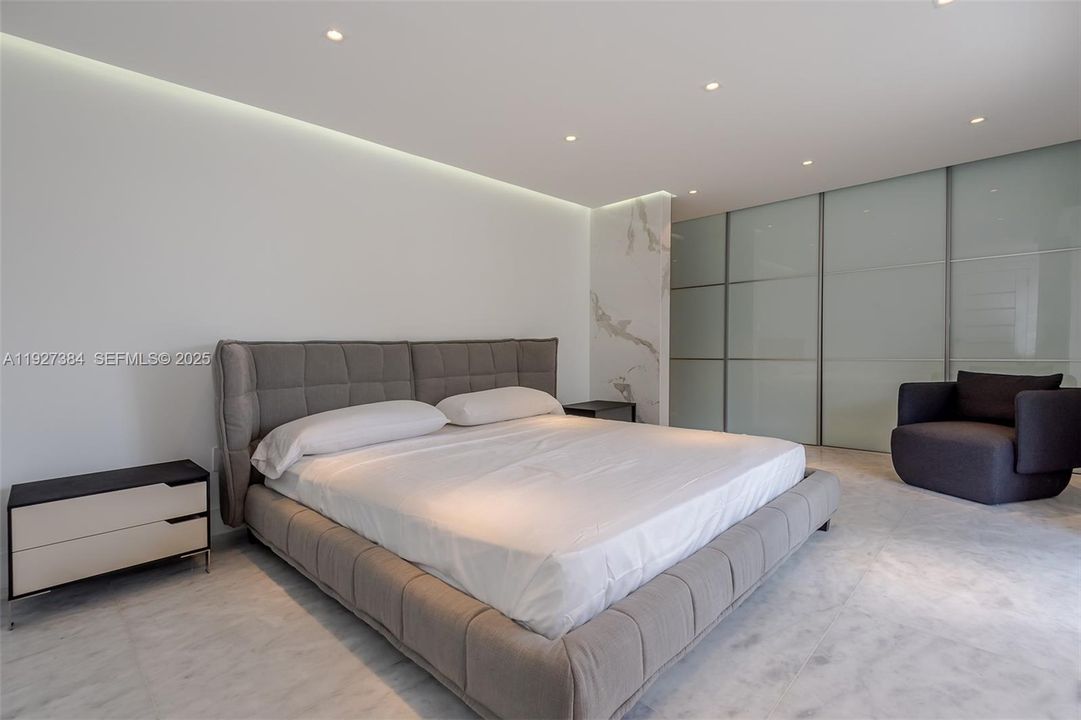 出租: $4,000 (1 贝兹, 2 浴室, 1278 平方英尺)