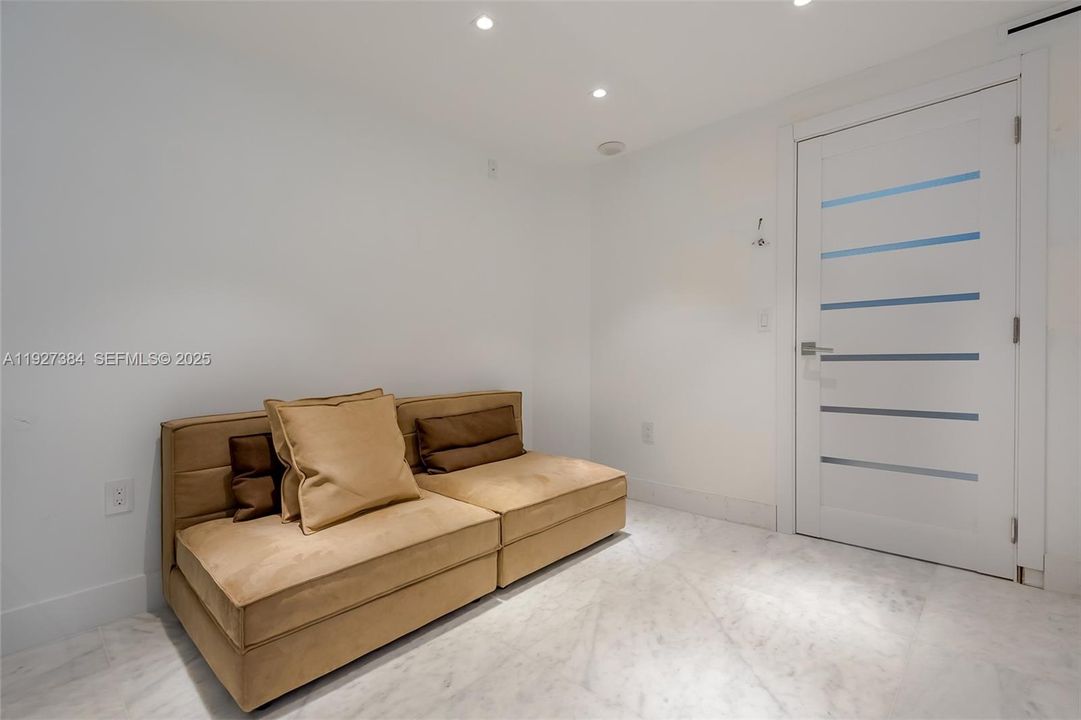 出租: $4,000 (1 贝兹, 2 浴室, 1278 平方英尺)